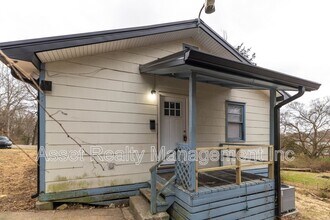 Building Photo - 219 Highland Ave