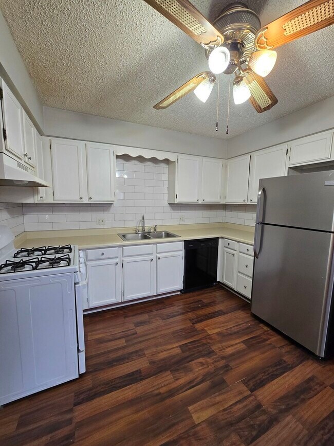 Foto del edificio - 1005 Manchester Ct