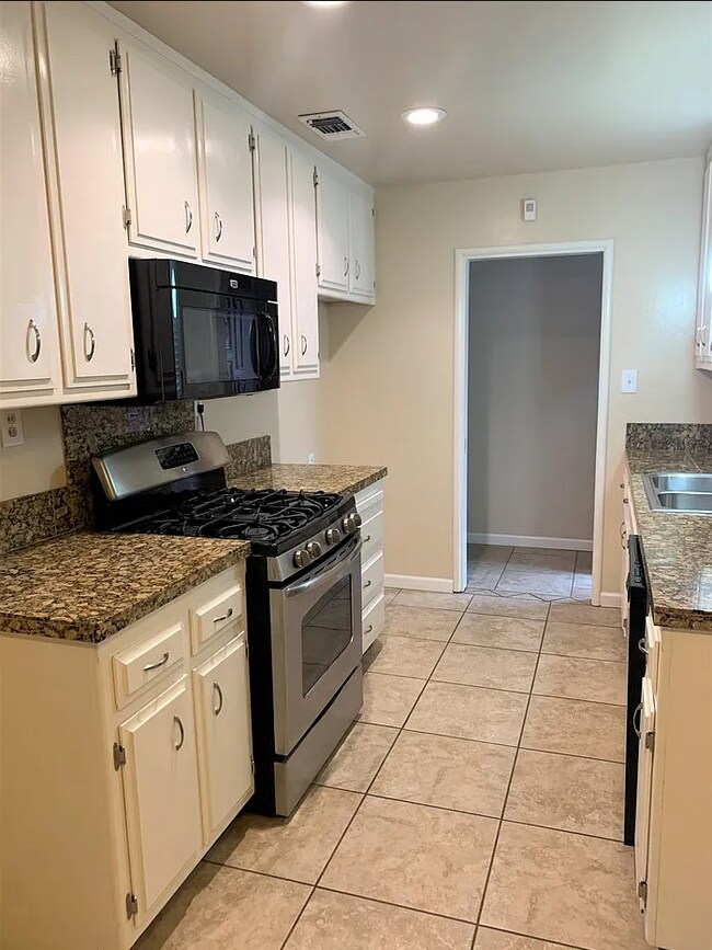 Building Photo - Beautiful 3 Bed/1 Bath Home for Rent in Ro...