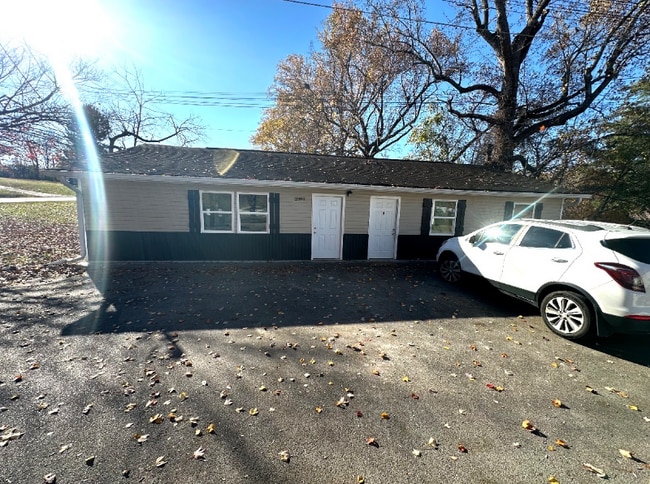 Building Photo - 2304 Crutchfield Ln