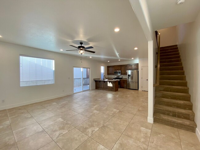 Foto del edificio - SPACIOUS 4 TOWNHOME IN HURRICANE UTAH