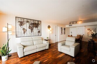 Building Photo - 18031 Biscayne Blvd