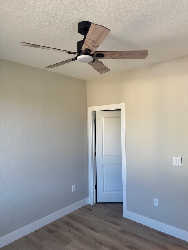 Building Photo - 21907-21909 Chimney Rock Dr