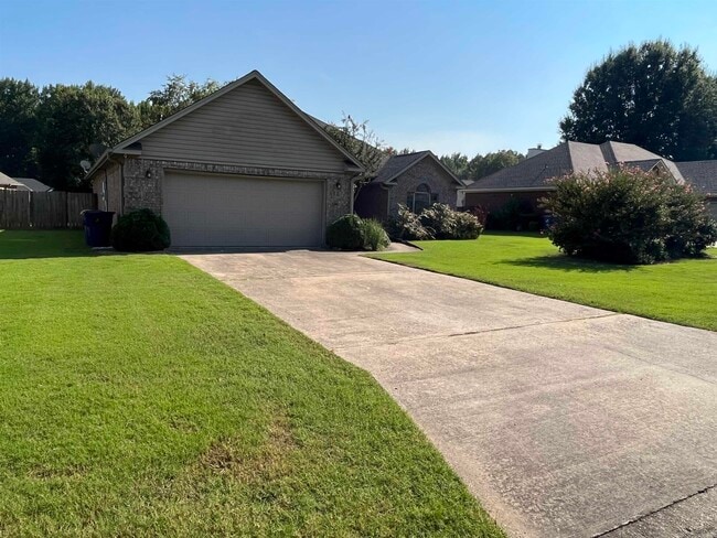Building Photo - 28 Hillsboro Dr