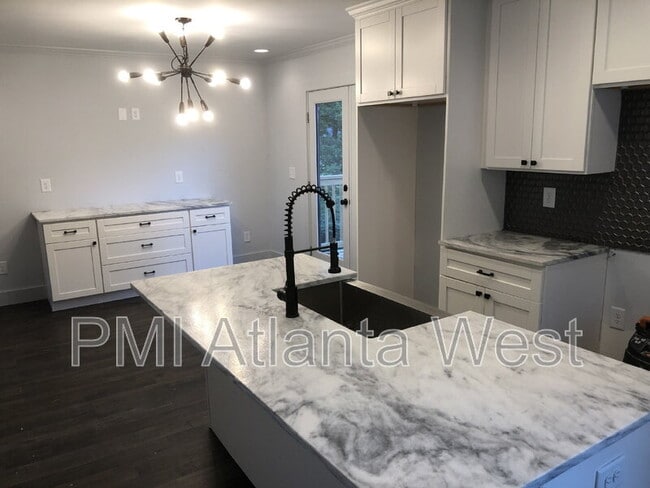 Foto del edificio - 874 Rochelle Dr SW