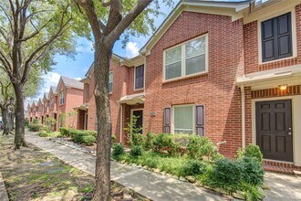 Building Photo - 830 W Heights Hollow Ln