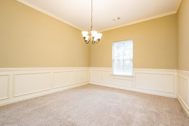 Building Photo - 135 Dazzling Ct