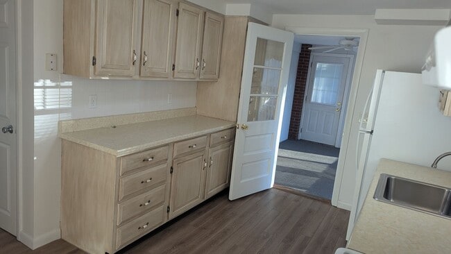 Foto del edificio - ***Please Respond Directly to the Online Listing, Calls May Not Be Returned***