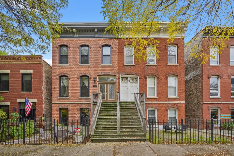 Photo - 1946 N Wilmot Ave (Chicago, IL)