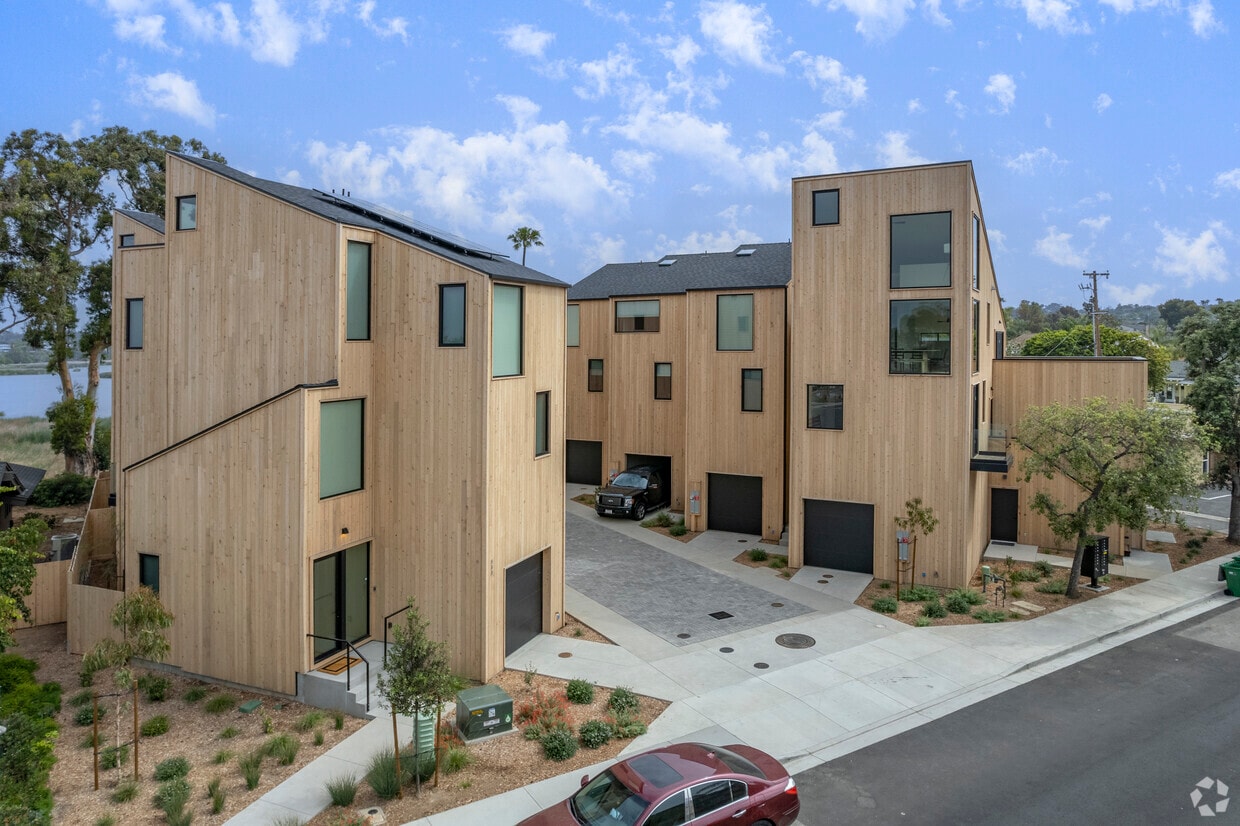 Building Photo - 570 Laguna Dr