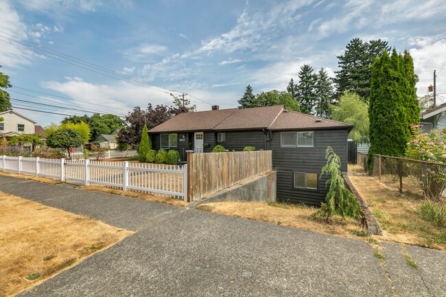 Building Photo - Beautifully Updated Highland Park Home | 3...