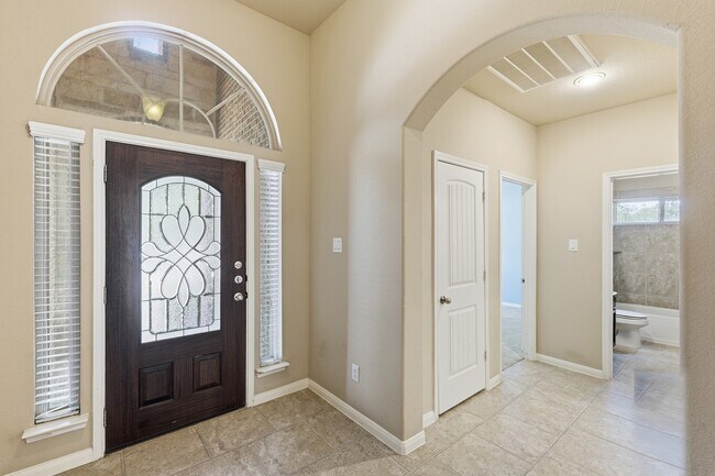 Foto del edificio - 5815 Creek Crossing Ct