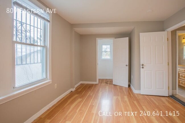 Foto del edificio - 809 Eastern Ave NE