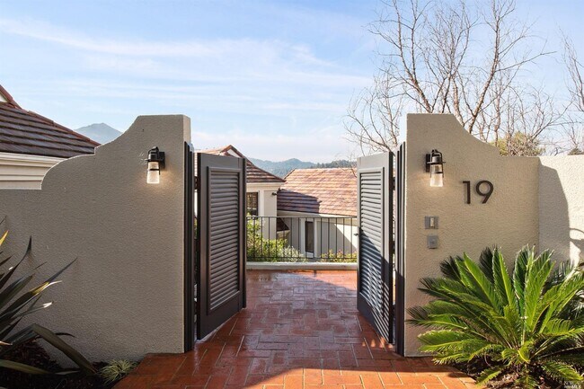 Building Photo - 19 Tamal Vista Ln
