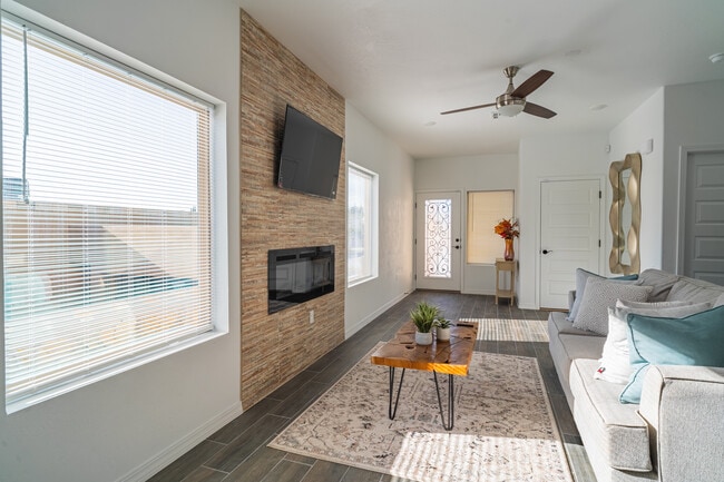 Building Photo - 6315 Escondido Dr