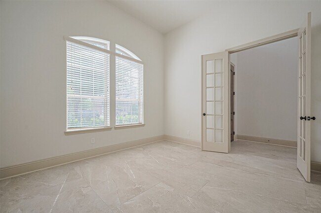 Foto del edificio - 2112 Arrowood Glen Dr