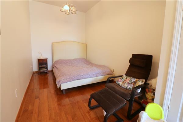 Foto del edificio - 378 McGuinness Blvd