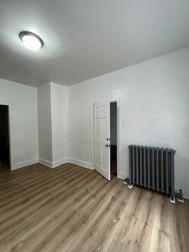 Foto del edificio - 454 W Hanover St