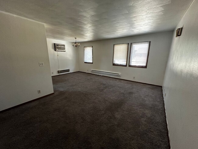 Building Photo - 5165 Cheney Dr