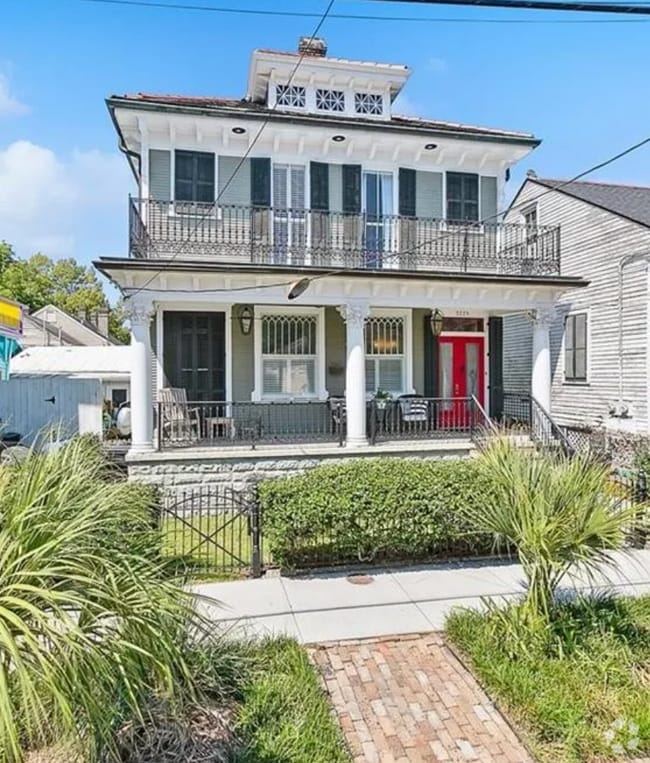 Fairgrounds Apartments for Rent with a Living Room New Orleans, LA