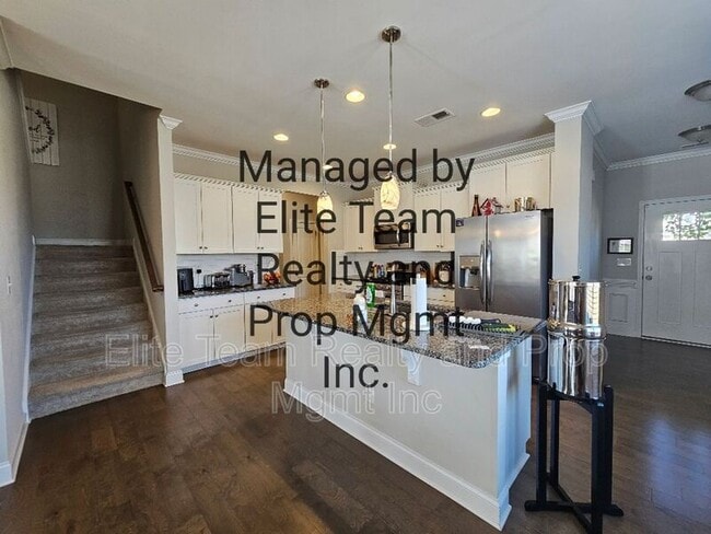 Building Photo - 990 Pennington Dr