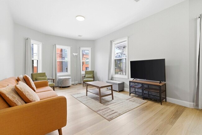 Building Photo - 125-127-127 Arsenal St