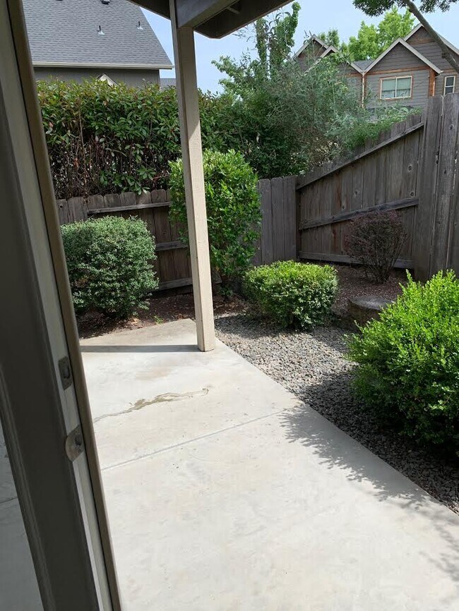 Foto del edificio - 2202 NW North Hill Dr