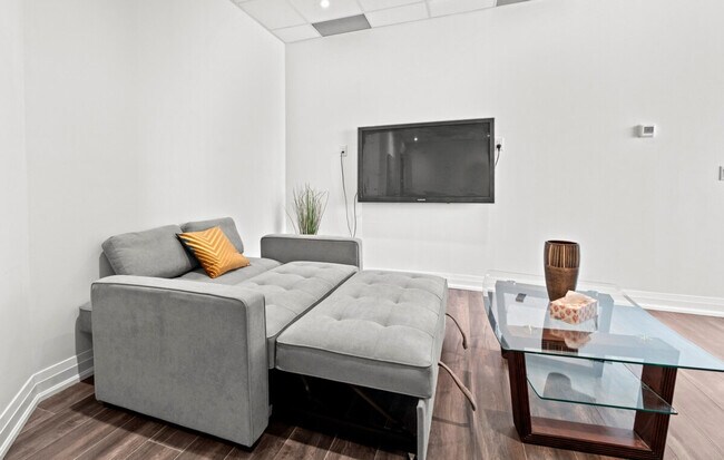 Photo du bâtiment - 1275 Finch Ave W