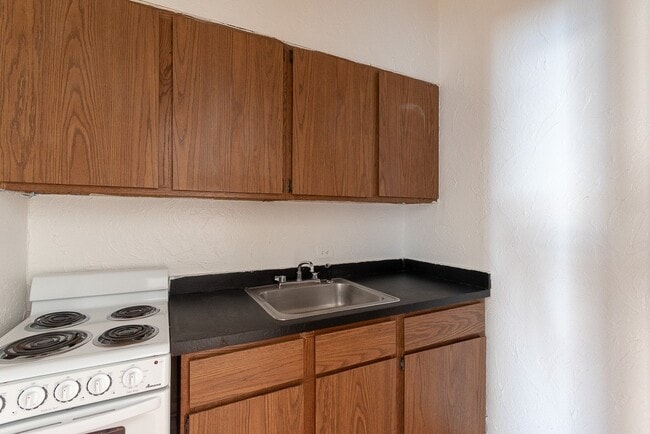 Building Photo - 539 W Arlington Pl