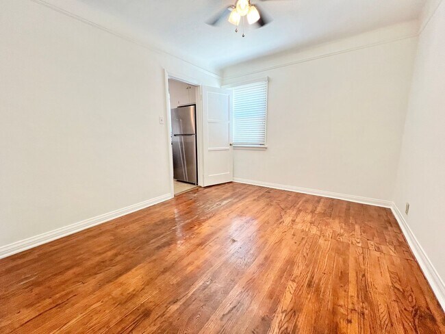 Foto del edificio - 258 Bennett Ave