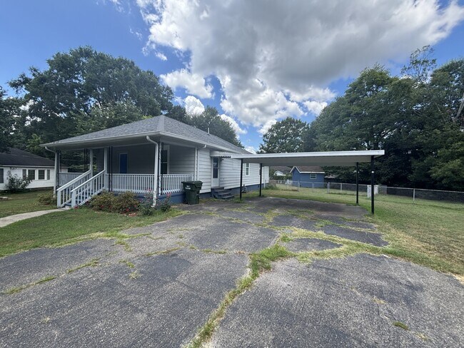 Foto del edificio - 131 Dixon Cir