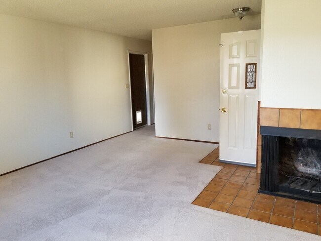 Building Photo - Gorgeous 3 Bedroom, 2 Bath home in great location