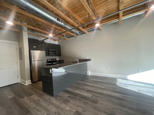 Building Photo - 330-350 Pleasant St. Unit 338