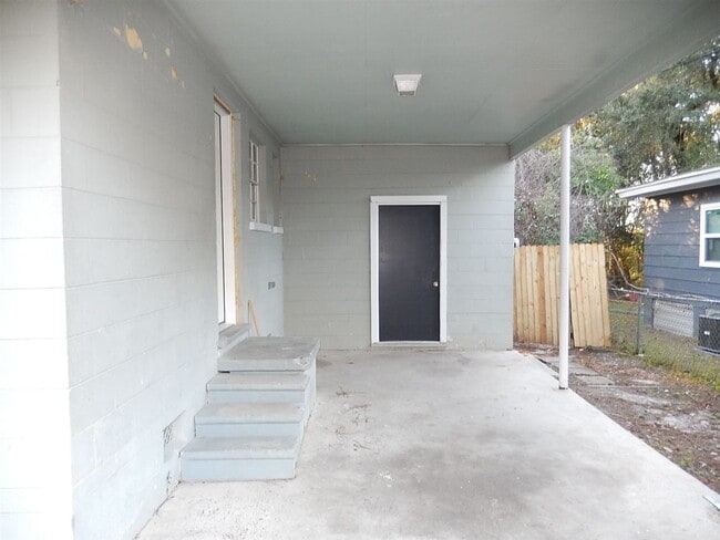 Building Photo - 2034 Hillsborough St