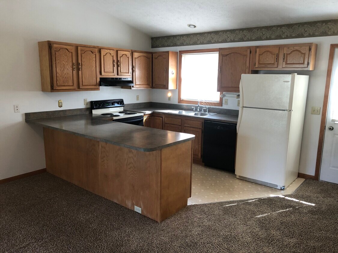 Kitchen - 664 Reed Rd