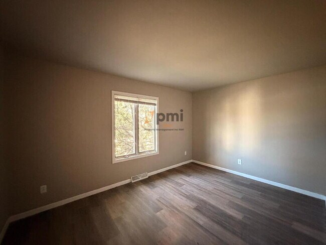 Foto del edificio - 160 Meadows Cir