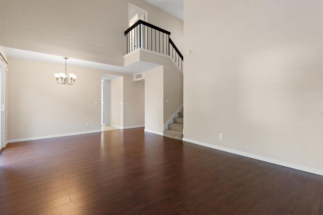 Foto del edificio - COMING SOON!!! Beautiful 2 story 3 Bedroom...