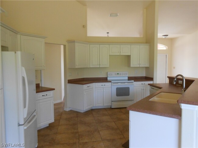 Building Photo - 313 Lancelot Ave