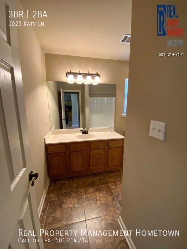 Building Photo - Beautiful 3-Bed 2-Bath Home