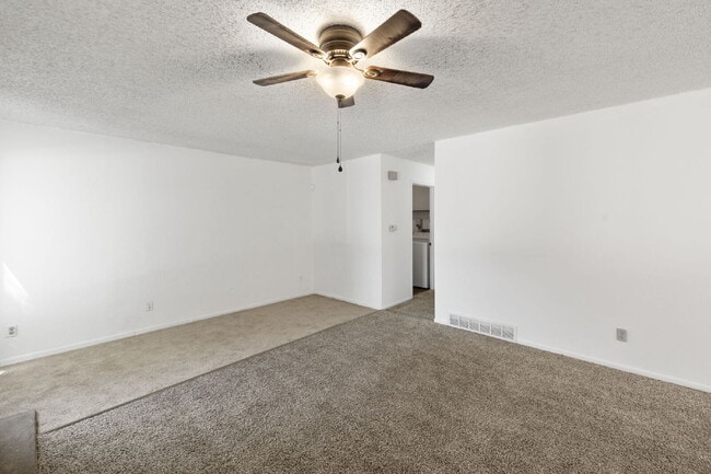 Building Photo - Close to Fort Carson and Cheyenne Mountain, 3 bedroom townhome with 2 car garage.