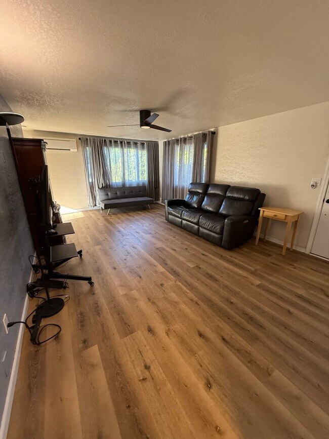 Foto del edificio - Beautifully renovated 2 bed/1 bath