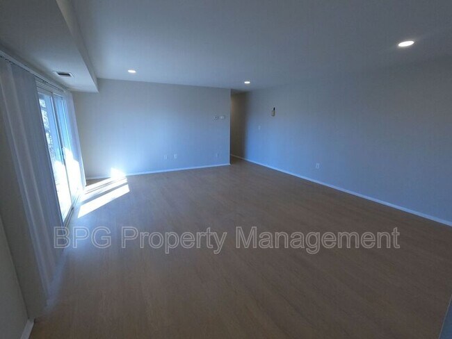 Foto del edificio - 8810 Wesley Ave