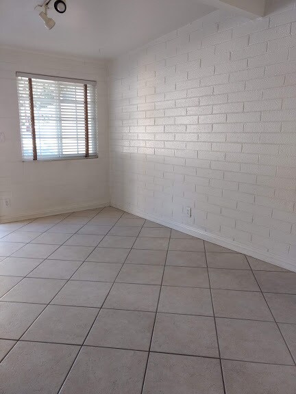 Building Photo - 1219 S Farmer Ave #3