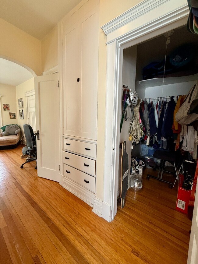 Foto del edificio - 1 bedroom apartment with private balcony!
