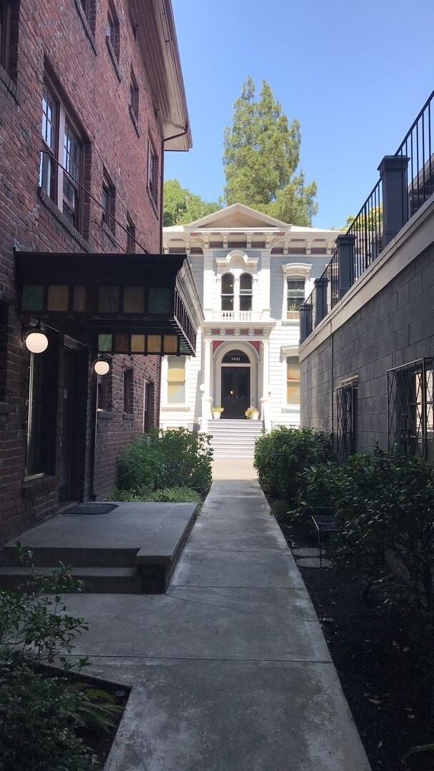 Building Photo - 1019 H St