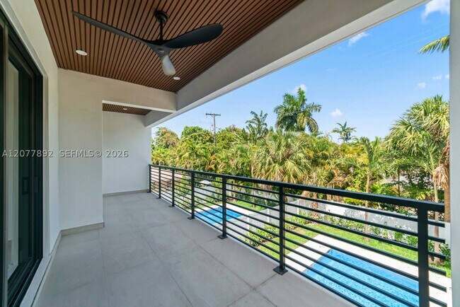 Foto del edificio - 1320 NE 16th Terrace