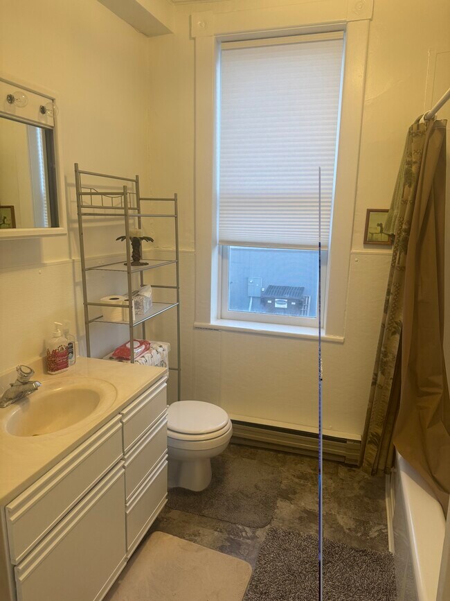 Foto del edificio - 119 Bridge Ave E