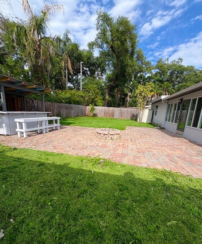 Foto del edificio - 10543-10551 51st Terrace N