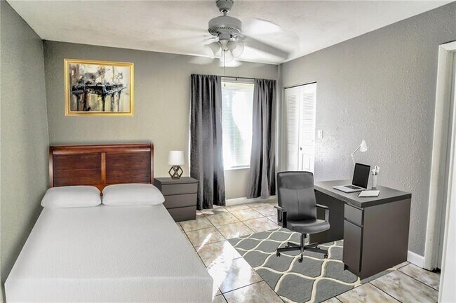 Building Photo - 1165 Coral Club Dr