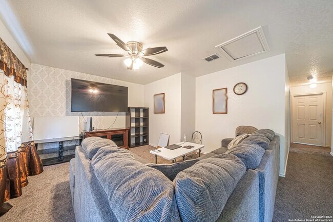 Foto del edificio - Room in House on Magnolia Grove